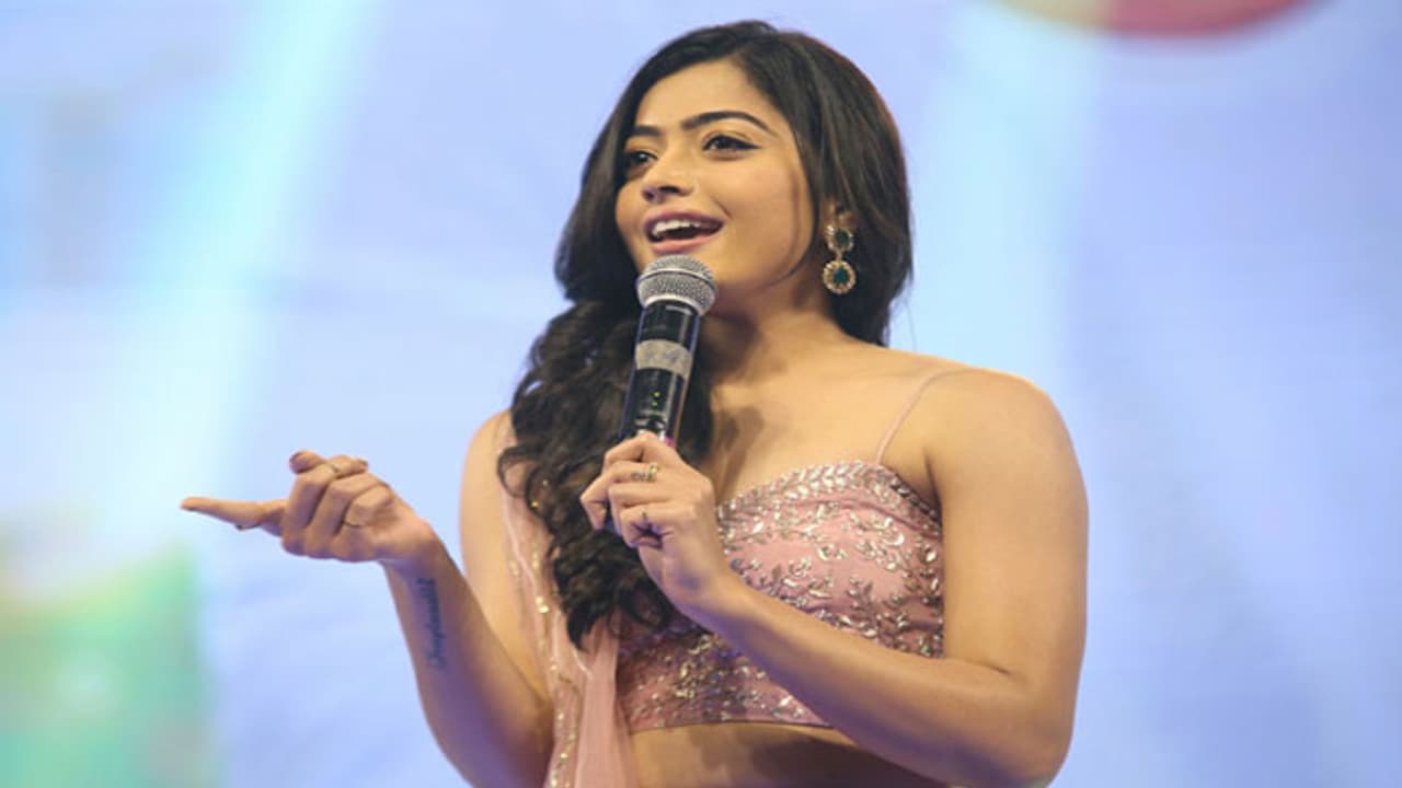 ರಶ್ಮಿಕಾ ಮಂದಣ್ಣ ನಟನೆ ಮೆಚ್ಚಿದ ಮಹೇಶ್ ಬಾಬು ರಶ್ಮಿಕಾ ಮಂದಣ್ಣ ನಟನೆ ಮೆಚ್ಚಿದ ಮಹೇಶ್ ಬಾಬು