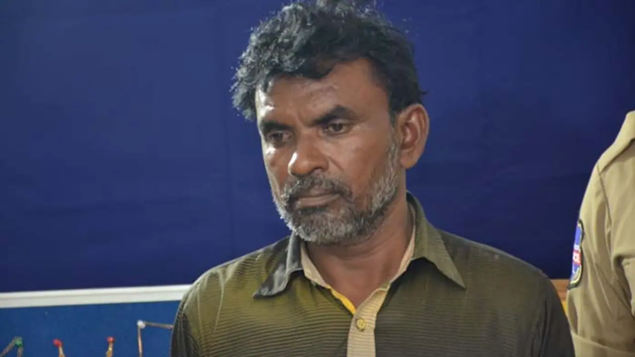 తెలుగు రాష్ట్రాలను వణికించిన ‘‘చెడ్డీ గ్యాంగ్’’ లీడర్ అరెస్ట్ తెలుగు రాష్ట్రాలను వణికించిన ‘‘చెడ్డీ గ్యాంగ్’’ లీడర్ అరెస్ట్