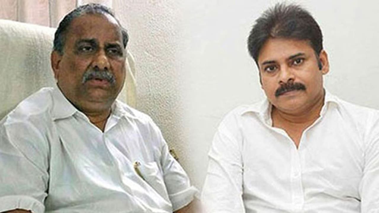 జనసేన టీడీపీ కూటమిలోకి ముద్రగడ ? పవన్ కల్యాణ్ తో భేటీ కానున్నారా? జనసేన టీడీపీ కూటమిలోకి ముద్రగడ ? పవన్ కల్యాణ్ తో భేటీ కానున్నారా?