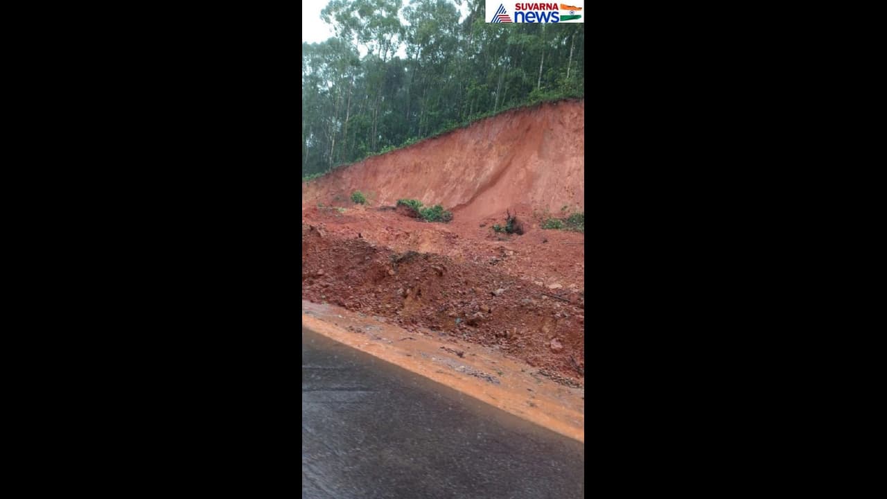 മലപ്പുറത്ത് വീടിന് മുകളിലേക്ക് മണ്ണിടിഞ്ഞ് വീണ് യുവതി മരിച്ചു മലപ്പുറത്ത് വീടിന് മുകളിലേക്ക് മണ്ണിടിഞ്ഞ് വീണ് യുവതി മരിച്ചു