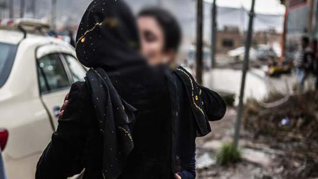 స్వలింగ సంపర్కం...ఇద్దరు మహిళలకు కోర్టు ఏ శిక్ష విధించిందంటే....