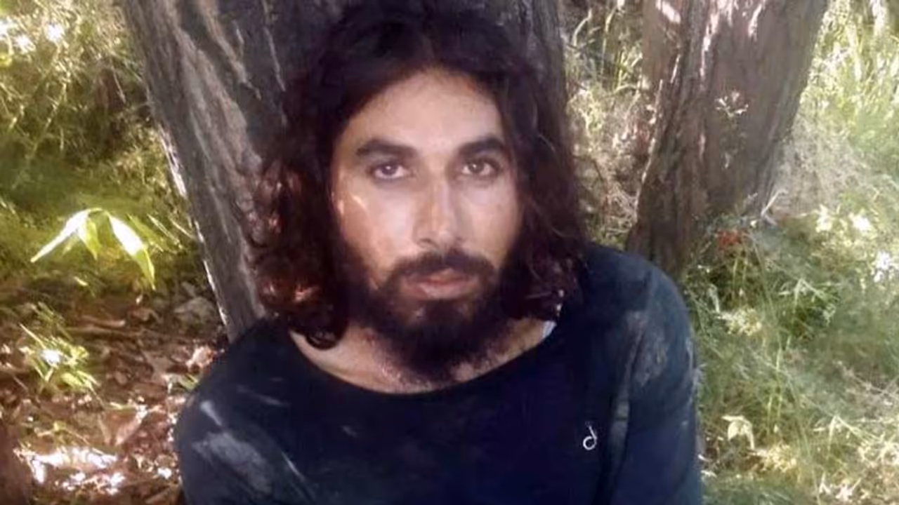 ಯೋಧ ಔರಂಗಜೇಬ್ ಕೊಂದಿದ್ದ ಉಗ್ರನನ್ನು ಮಸಣಕ್ಕೆ ಸೇರಿಸಿದ ಸೇನೆ! ಯೋಧ ಔರಂಗಜೇಬ್ ಕೊಂದಿದ್ದ ಉಗ್ರನನ್ನು ಮಸಣಕ್ಕೆ ಸೇರಿಸಿದ ಸೇನೆ!