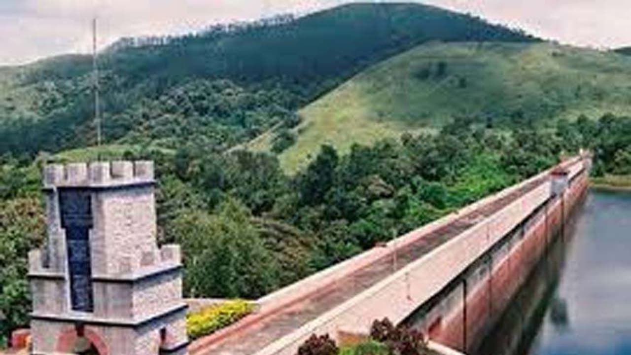 முல்லை பெரியார் அணையின் நீர்மட்டத்தை மேலும் குறைக்க வேண்டும்….. உச்சநீதிமன்றத்தில் அடம்பிடிக்கும் கேரள அரசு…! முல்லை பெரியார் அணையின் நீர்மட்டத்தை மேலும் குறைக்க வேண்டும்….. உச்சநீதிமன்றத்தில் அடம்பிடிக்கும் கேரள அரசு…!