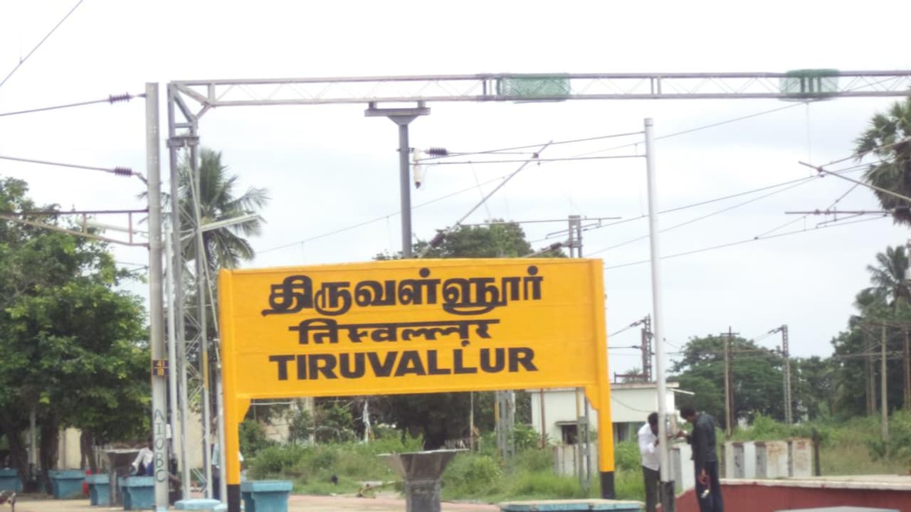 திரும்பிய இடமெல்லாம் கொரோனா... திருவள்ளூரில் செம காட்டு காட்டும் கொரோனா..! திரும்பிய இடமெல்லாம் கொரோனா... திருவள்ளூரில் செம காட்டு காட்டும் கொரோனா..!