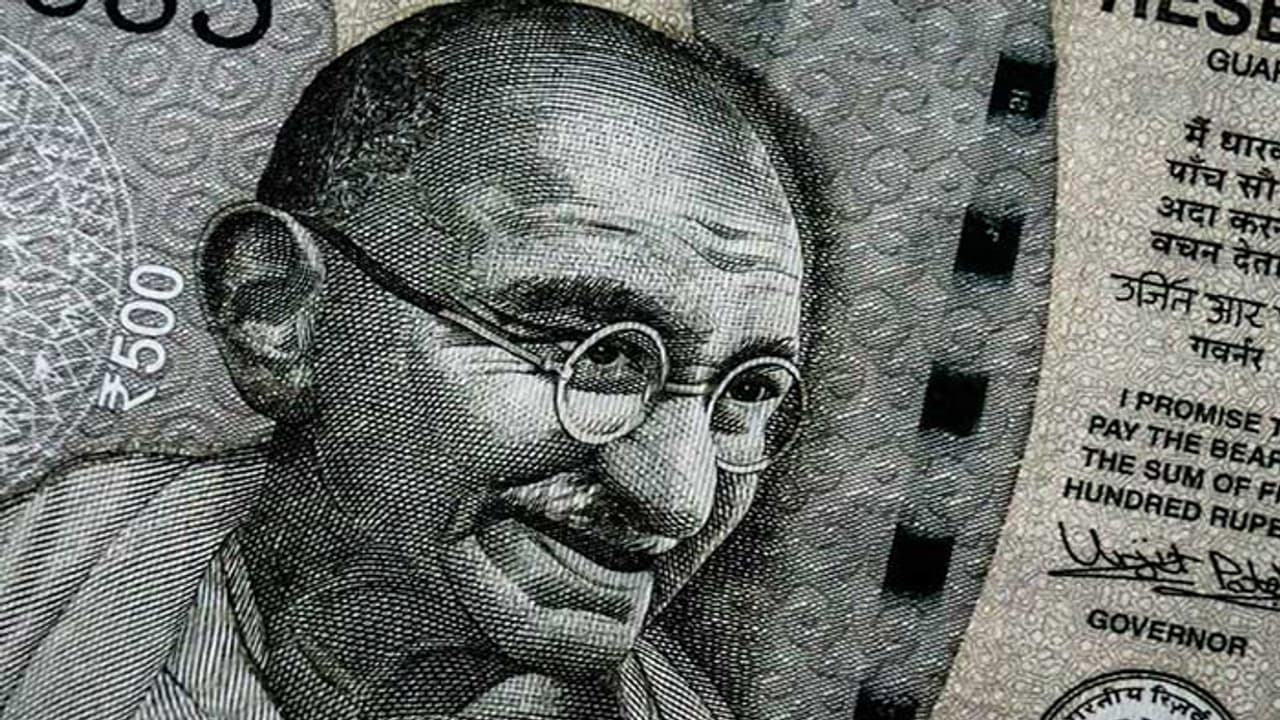 തളര്ച്ചയില് നിന്ന് തിരിച്ചുകയറി രൂപ തളര്ച്ചയില് നിന്ന് തിരിച്ചുകയറി രൂപ