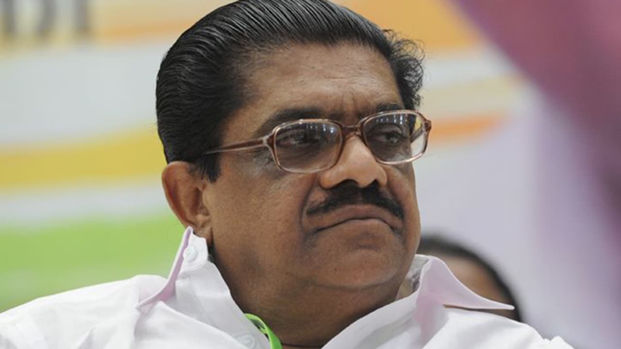 സാമ്പത്തിക ശക്തികൾക്ക് രാഷ്ട്രീയ പാർട്ടികൾ കീഴടങ്ങുന്നത് ദുഷ്പ്രവണത; കർത്തയുടെ പണം പറ്റിയതിൽ ആഞ്ഞടിച്ച് സുധീരൻ സാമ്പത്തിക ശക്തികൾക്ക് രാഷ്ട്രീയ പാർട്ടികൾ കീഴടങ്ങുന്നത് ദുഷ്പ്രവണത; കർത്തയുടെ പണം പറ്റിയതിൽ ആഞ്ഞടിച്ച് സുധീരൻ