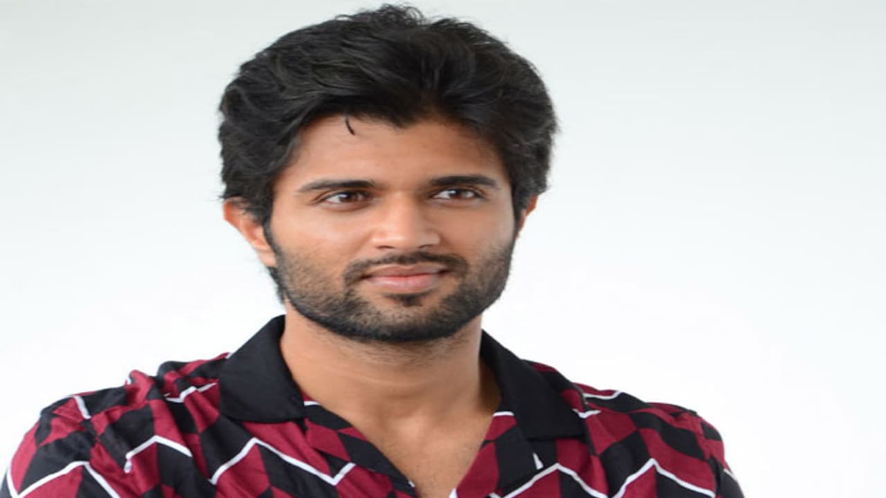 విజయ్ దేవరకొండని ఎంతమంది హీరోయిన్లు రిజెక్ట్ చేశారో తెలుసా..? విజయ్ దేవరకొండని ఎంతమంది హీరోయిన్లు రిజెక్ట్ చేశారో తెలుసా..?