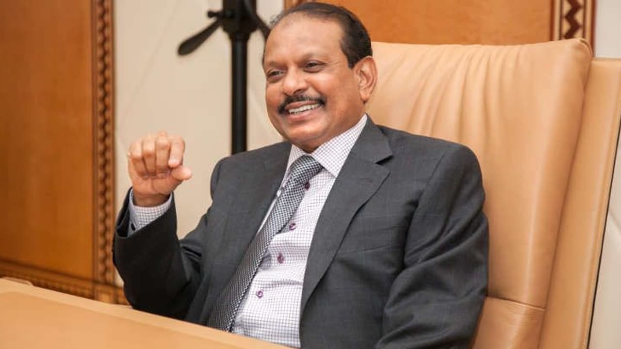 യുഎഇ പ്രഖ്യാപിച്ച 700 കോടി എംഎ യൂസഫലി നല്കുമെന്ന് വാര്ത്ത: വിശദീകരണവുമായി ലുലു ഗ്രൂപ്പ് യുഎഇ പ്രഖ്യാപിച്ച 700 കോടി എംഎ യൂസഫലി നല്കുമെന്ന് വാര്ത്ത: വിശദീകരണവുമായി ലുലു ഗ്രൂപ്പ്