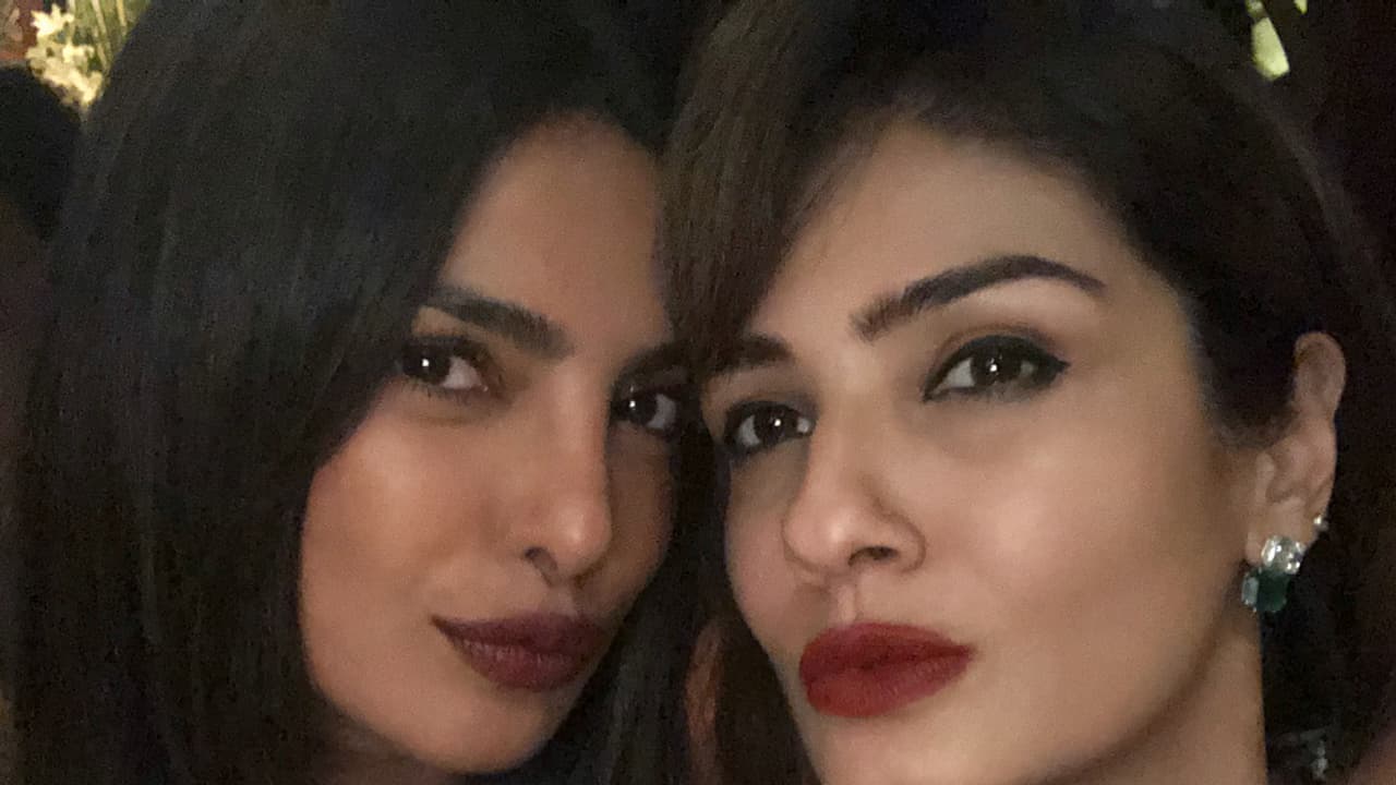 Priyanka Chopra flaunts her engagement ring this time, thanks to Raveena Tandon's Insta posts Priyanka Chopra flaunts her engagement ring this time, thanks to Raveena Tandon's Insta posts