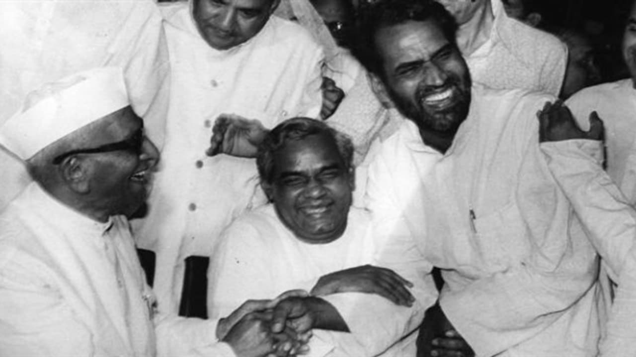 ಮದುವೆ ತಪ್ಪಿಸಿಕೊಳ್ಳಲು ಅಟಲ್ ಮಾಡುತ್ತಿದ್ದ ಪ್ಲ್ಯಾನ್ ಇದು! ಮದುವೆ ತಪ್ಪಿಸಿಕೊಳ್ಳಲು ಅಟಲ್ ಮಾಡುತ್ತಿದ್ದ ಪ್ಲ್ಯಾನ್ ಇದು!