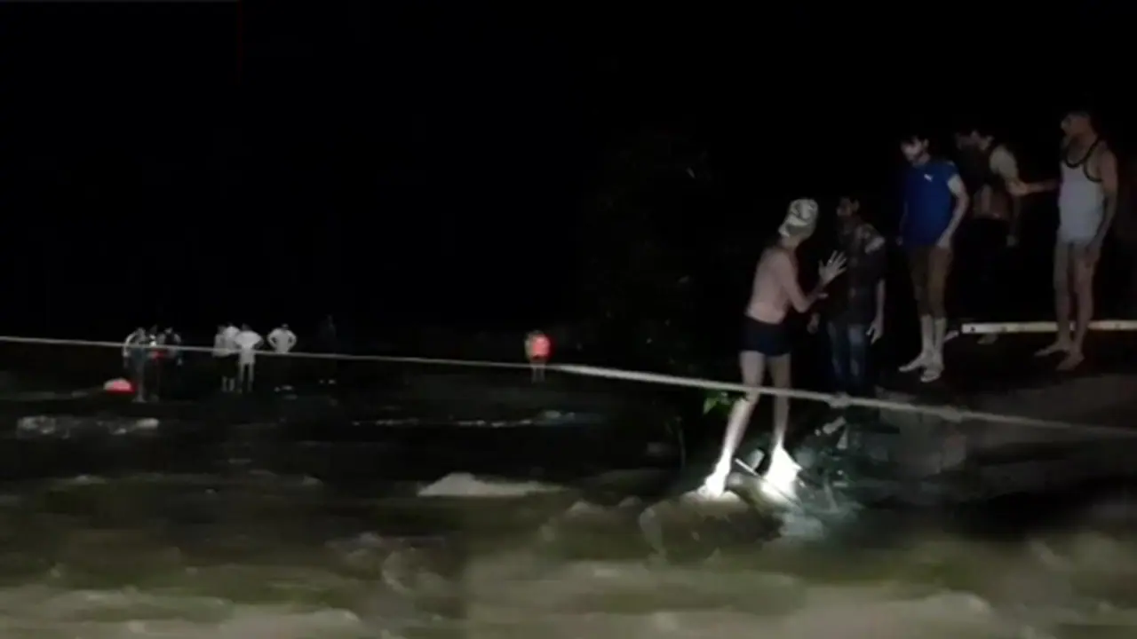 Madhya Pradesh: 11 dead, 45 people rescued from Sultan Garh Waterfalls Madhya Pradesh: 11 dead, 45 people rescued from Sultan Garh Waterfalls