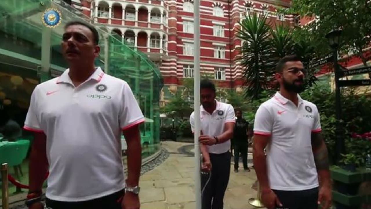 Independence Day: Virat Kohli and Ravi Shastri hoist tricolour in England (Video) Independence Day: Virat Kohli and Ravi Shastri hoist tricolour in England (Video)