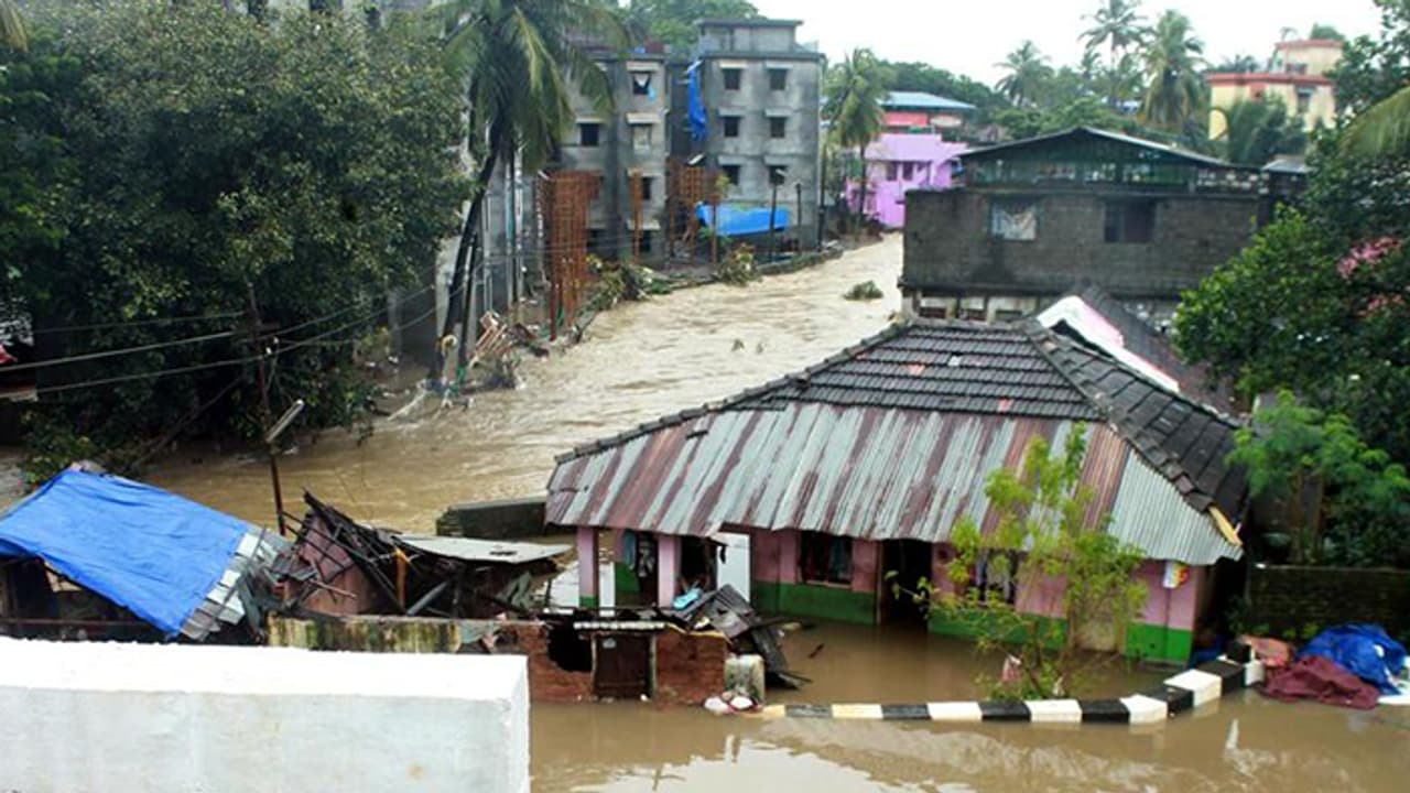 തൃശൂരില് ദുരിതബാധിതര്ക്ക് സഹായമെത്തിക്കാന് 'അന്പൊട് തൃശൂര്' തൃശൂരില് ദുരിതബാധിതര്ക്ക് സഹായമെത്തിക്കാന് 'അന്പൊട് തൃശൂര്'