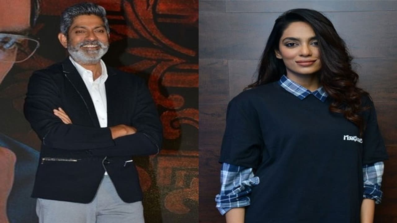 ఆ హీరోయిన్ సూపర్ హాట్.. జగపతిబాబు షాకింగ్ కామెంట్స్! ఆ హీరోయిన్ సూపర్ హాట్.. జగపతిబాబు షాకింగ్ కామెంట్స్!