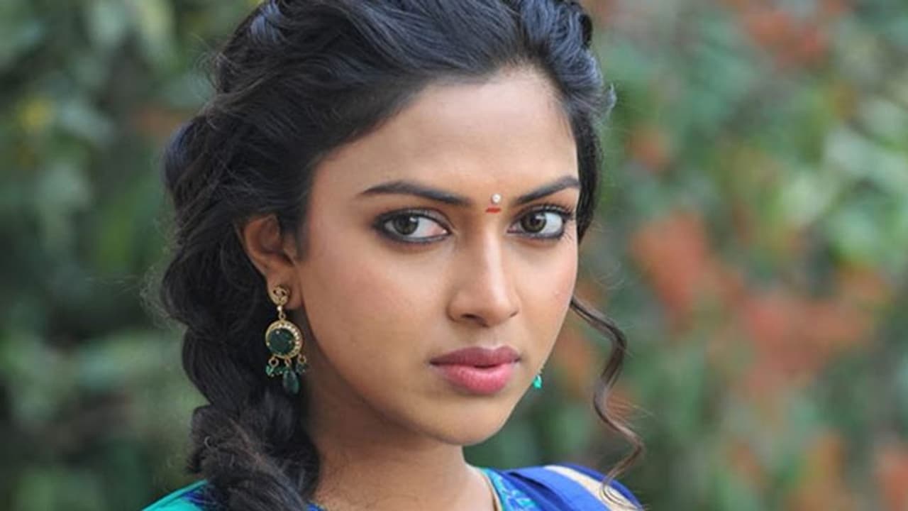 బాత్ టబ్ లో నగ్నంగా హీరోయిన్.. ఈమె ఏం చేసినా సంచలనమే!