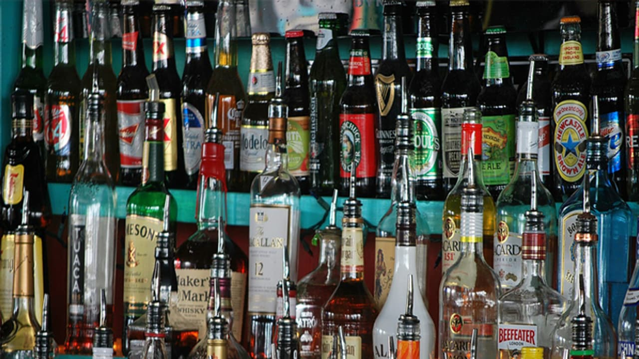 ಎಣ್ಣೆ ಪ್ರಿಯರಿಗೆ ಸಿಹಿ ಸುದ್ದಿ ಕೊಟ್ಟ ರಾಜ್ಯ ಸರ್ಕಾರ ಎಣ್ಣೆ ಪ್ರಿಯರಿಗೆ ಸಿಹಿ ಸುದ್ದಿ ಕೊಟ್ಟ ರಾಜ್ಯ ಸರ್ಕಾರ