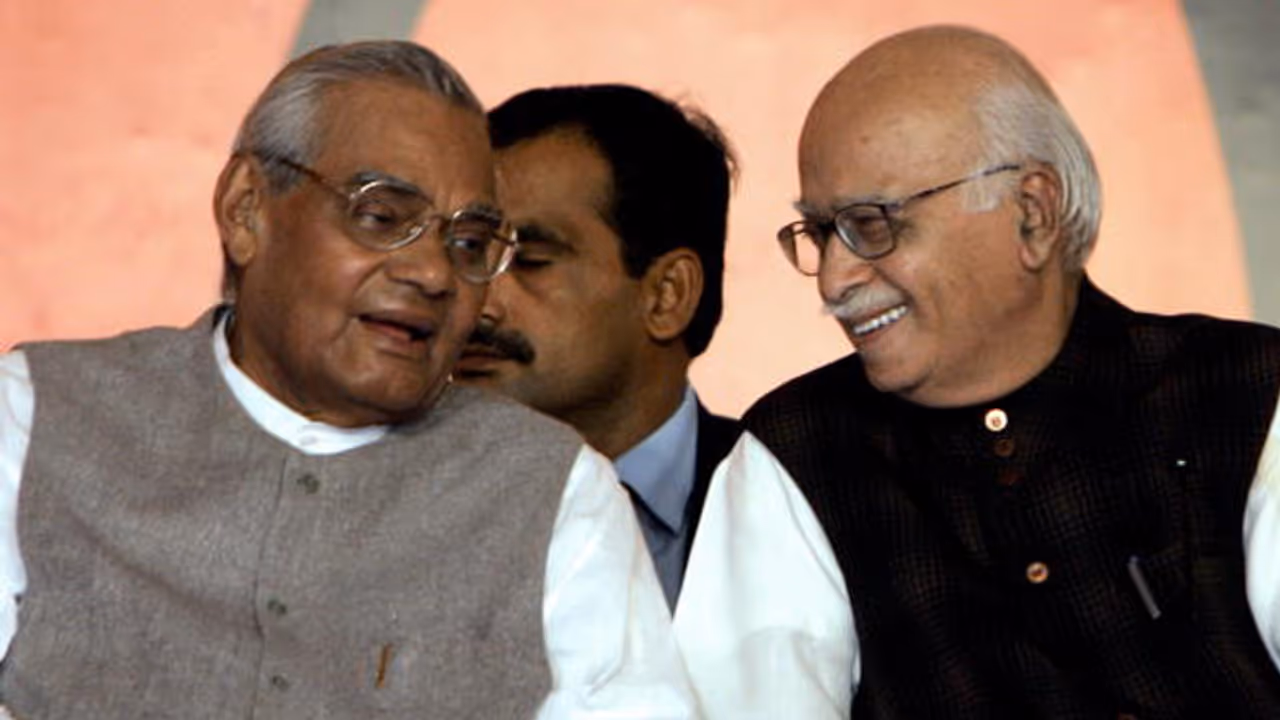 ಅಟಲ್ ಅಡ್ವಾಣಿ ಒಟ್ಟಿಗೆ ಏನನ್ನು ತಿನ್ನುತ್ತಿದ್ದರು? ಸ್ನೇಹದ ಸಾವಿರ ನೆನಪು ಅಟಲ್ ಅಡ್ವಾಣಿ ಒಟ್ಟಿಗೆ ಏನನ್ನು ತಿನ್ನುತ್ತಿದ್ದರು? ಸ್ನೇಹದ ಸಾವಿರ ನೆನಪು