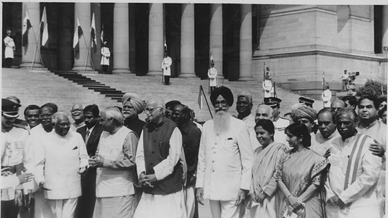 ఒక్క ఓటుతో కుప్పకూలిన వాజ్‌పేయ్ సర్కార్