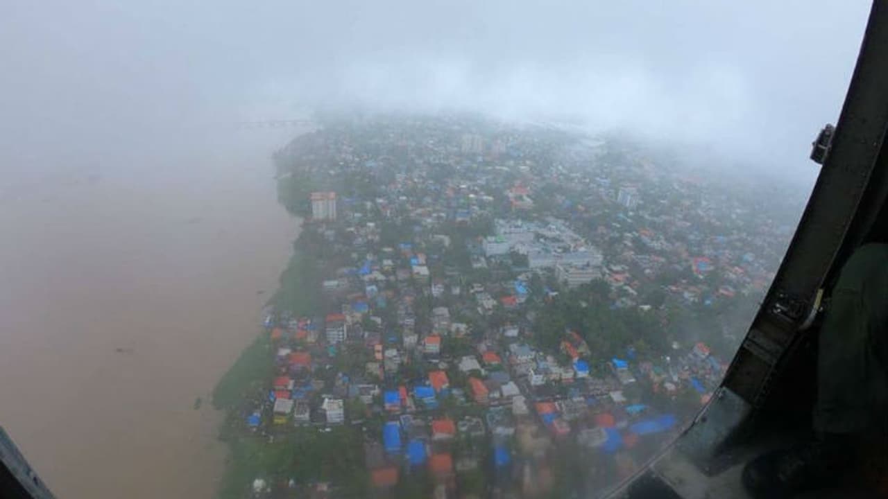 രക്ഷാപ്രവര്ത്തനങ്ങള് വേഗത്തിലാക്കാന് കൃത്യമായ വിവരങ്ങള് അയക്കൂ; മുഖ്യമന്ത്രി രക്ഷാപ്രവര്ത്തനങ്ങള് വേഗത്തിലാക്കാന് കൃത്യമായ വിവരങ്ങള് അയക്കൂ; മുഖ്യമന്ത്രി
