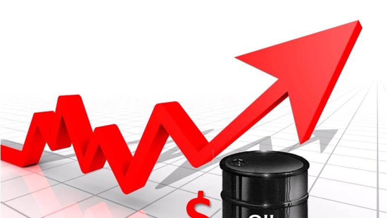 Crude oil price : கச்சா எண்ணெய் விலை 7 ஆண்டுகளில் இல்லாத உயர்வு: பெட்ரோல்,டீசல் விலை உயருமா? Crude oil price : கச்சா எண்ணெய் விலை 7 ஆண்டுகளில் இல்லாத உயர்வு: பெட்ரோல்,டீசல் விலை உயருமா?