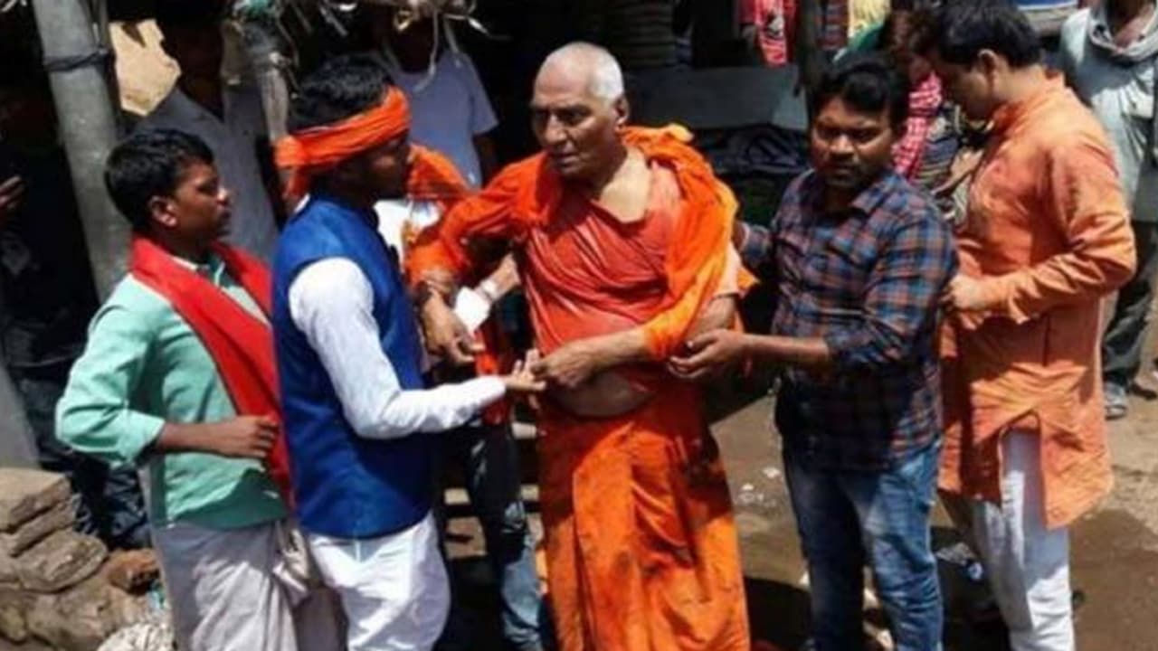 వాజ్ పేయీ అంత్యక్రియలు.. స్వామి అగ్నివేష్ పై దాడి వాజ్ పేయీ అంత్యక్రియలు.. స్వామి అగ్నివేష్ పై దాడి