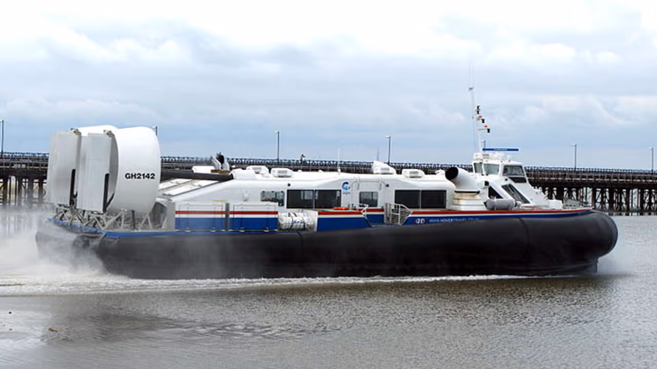 രക്ഷാപ്രവര്ത്തനങ്ങള്ക്ക് വേഗം കൂട്ടാന് ഹോവര് ക്രാഫ്റ്റ് ഇന്നെത്തും രക്ഷാപ്രവര്ത്തനങ്ങള്ക്ക് വേഗം കൂട്ടാന് ഹോവര് ക്രാഫ്റ്റ് ഇന്നെത്തും