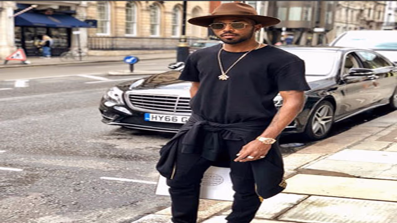 మరోసారి హార్ధిక్ పాండ్యాపై ట్రోల్స్.. కెరీర్ మార్చుకోమని సలహాలు మరోసారి హార్ధిక్ పాండ్యాపై ట్రోల్స్.. కెరీర్ మార్చుకోమని సలహాలు