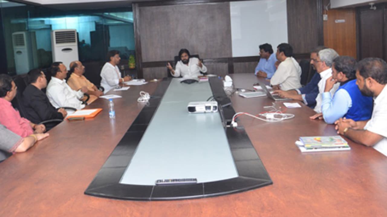 టార్గెట్ 2019: తెలంగాణలో పవన్ ప్లాన్ ఇదే