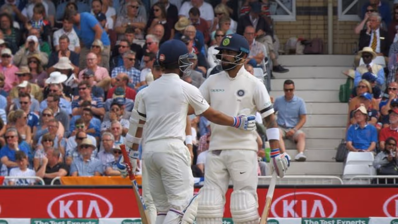 ఇంగ్లండుతో టెస్టు: బ్లాక్ బ్యాండ్ లతో బరిలోకి కోహ్లీ సేన ఇంగ్లండుతో టెస్టు: బ్లాక్ బ్యాండ్ లతో బరిలోకి కోహ్లీ సేన