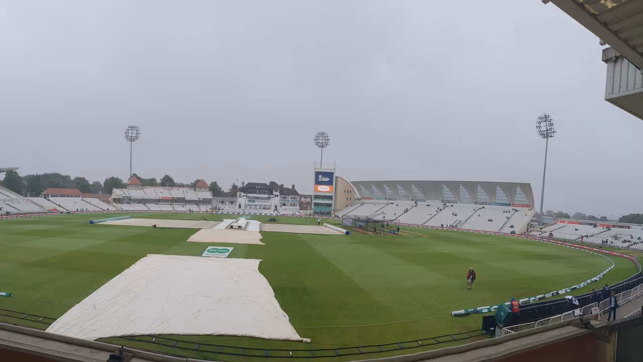 ಭಾರತ ಇಂಗ್ಲೆಂಡ್ ಟೆಸ್ಟ್: ದ್ವಿತೀಯ ದಿನದಾಟಕ್ಕೆ ಮಳೆ ಅಡ್ಡಿ ಭಾರತ ಇಂಗ್ಲೆಂಡ್ ಟೆಸ್ಟ್: ದ್ವಿತೀಯ ದಿನದಾಟಕ್ಕೆ ಮಳೆ ಅಡ್ಡಿ