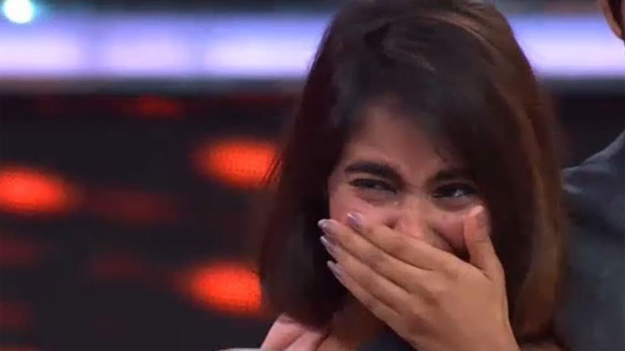 బిగ్ బాస్2: దీప్తి సునైనా ఔట్.. ఎమోషనల్ అయిన తనీష్ బిగ్ బాస్2: దీప్తి సునైనా ఔట్.. ఎమోషనల్ అయిన తనీష్