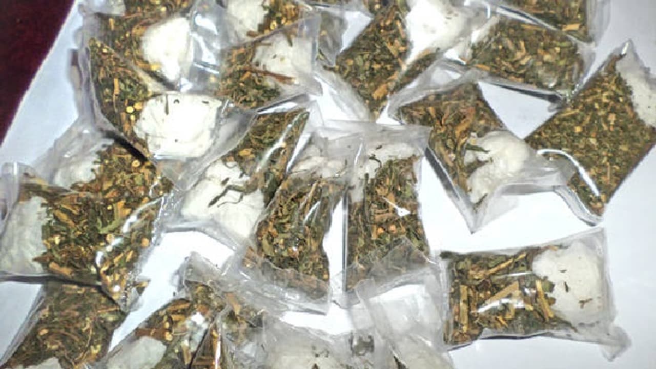 കണ്ണൂരിൽ അന്തർസംസ്ഥാന ലഹരിക്കടത്ത് സംഘത്തിലെ മൂന്ന് പേർ പിടിയിൽ കണ്ണൂരിൽ അന്തർസംസ്ഥാന ലഹരിക്കടത്ത് സംഘത്തിലെ മൂന്ന് പേർ പിടിയിൽ