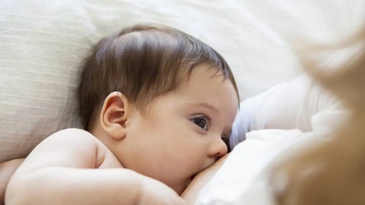 ಮಗು Lefty ನಾ Righty? ತಾಯಿ ಎದೆ ಹಾಲುಣಿಸುವಾಗ್ಲೇ ಗೊತ್ತಾಗುತ್ತೆ! ಮಗು Lefty ನಾ Righty? ತಾಯಿ ಎದೆ ಹಾಲುಣಿಸುವಾಗ್ಲೇ ಗೊತ್ತಾಗುತ್ತೆ!