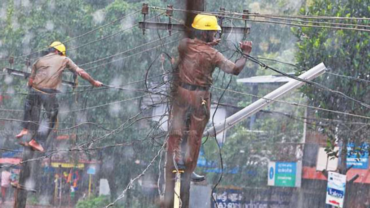 ഇടുക്കിയിൽ കെഎസ്ഇബിക്ക് നഷ്ടം നാലേമുക്കാൽ കോടി