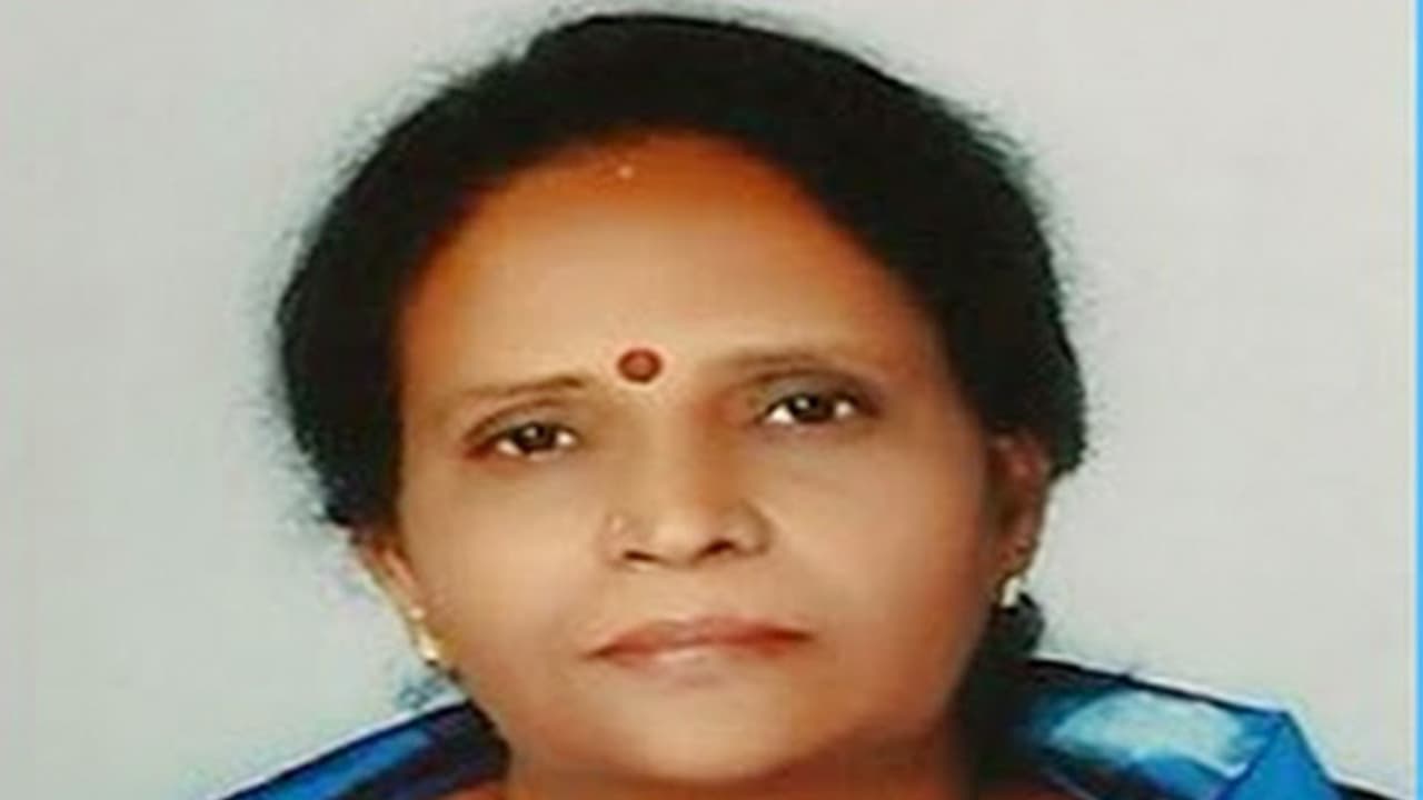 బీజేపీకి షాక్: కమలానికి కాట్రగడ్డ ప్రసూన గుడ్బై బీజేపీకి షాక్: కమలానికి కాట్రగడ్డ ప్రసూన గుడ్బై