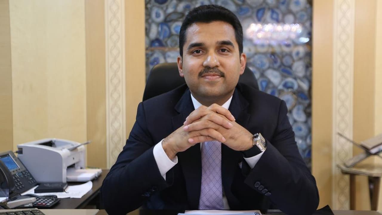 స్వరాష్ట్రం కేరళకు రూ.50 కోట్ల ఆర్థిక సాయం ప్రకటించిన ఎన్ఆర్ఐ స్వరాష్ట్రం కేరళకు రూ.50 కోట్ల ఆర్థిక సాయం ప్రకటించిన ఎన్ఆర్ఐ