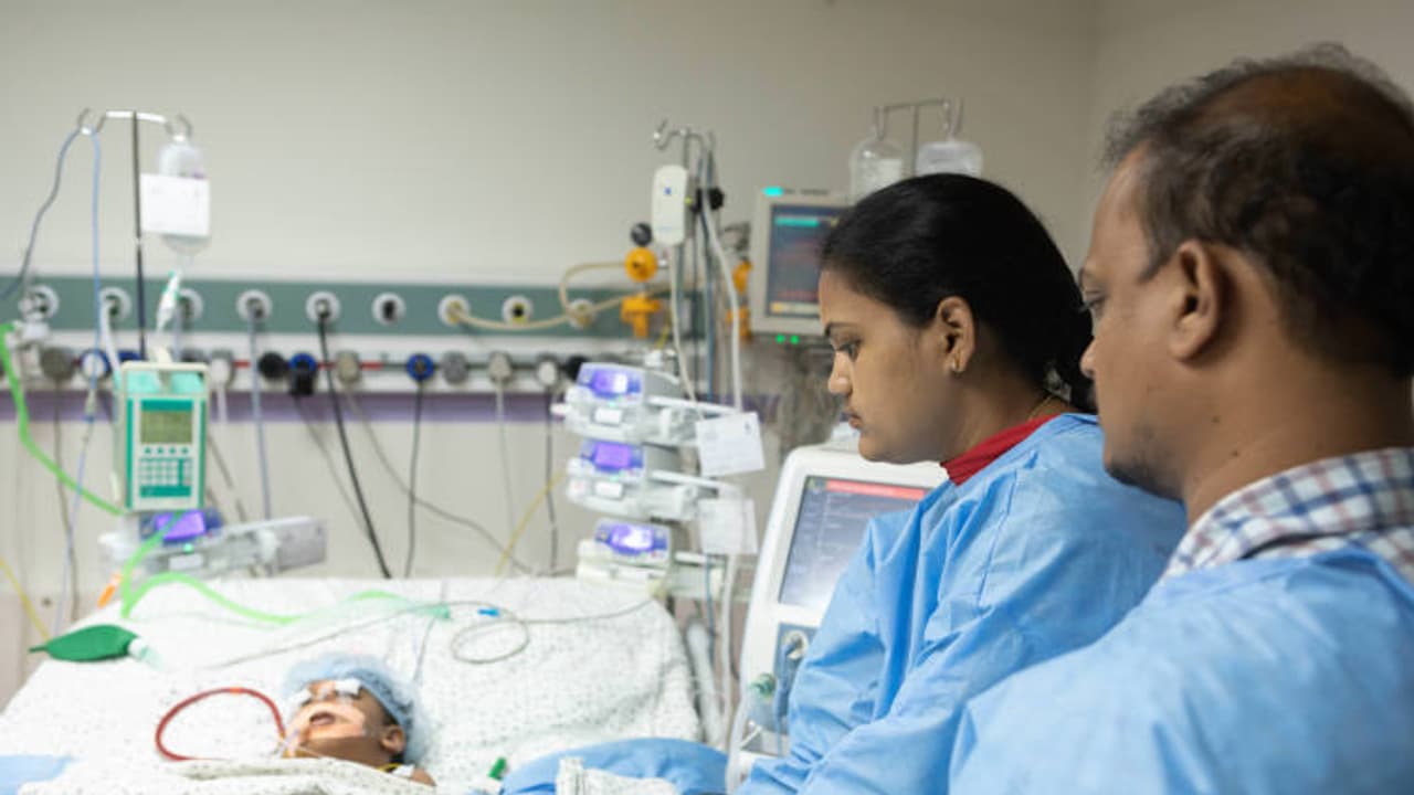 డే కేర్ సెంటర్: చావు బతుకుల్లో ఉన్న పిల్లాడ్ని ఇచ్చారు డే కేర్ సెంటర్: చావు బతుకుల్లో ఉన్న పిల్లాడ్ని ఇచ్చారు