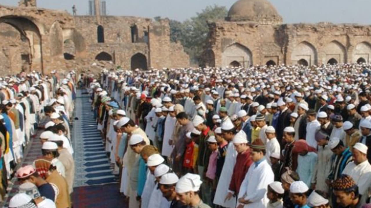 പെരുന്നാള് നമസ്കാരവേളയില് ദുരിതാശ്വാസനിധി സമാഹരിക്കാന് ഓണ്ലൈന് കാമ്പെയിന് പെരുന്നാള് നമസ്കാരവേളയില് ദുരിതാശ്വാസനിധി സമാഹരിക്കാന് ഓണ്ലൈന് കാമ്പെയിന്