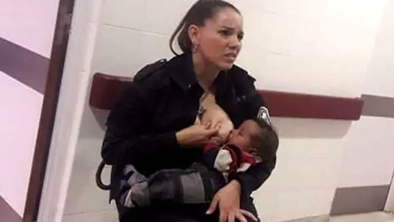 ಅಪರಿಚಿತ ಮಗುವಿಗೆ ಹಾಲುಣಿಸಿದ ಪೊಲೀಸ್‌!