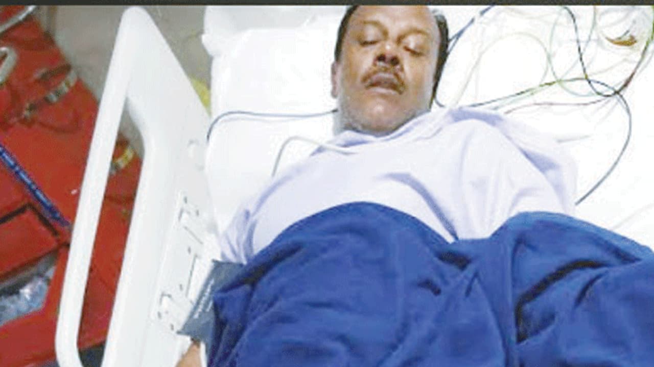 ಭರ್ಜರಿ ಬೇಟೆ : ಗುಂಡಿಕ್ಕಿ 11 ದಂಧೆಕೋರರ ಸೆರೆ! ಭರ್ಜರಿ ಬೇಟೆ : ಗುಂಡಿಕ್ಕಿ 11 ದಂಧೆಕೋರರ ಸೆರೆ!