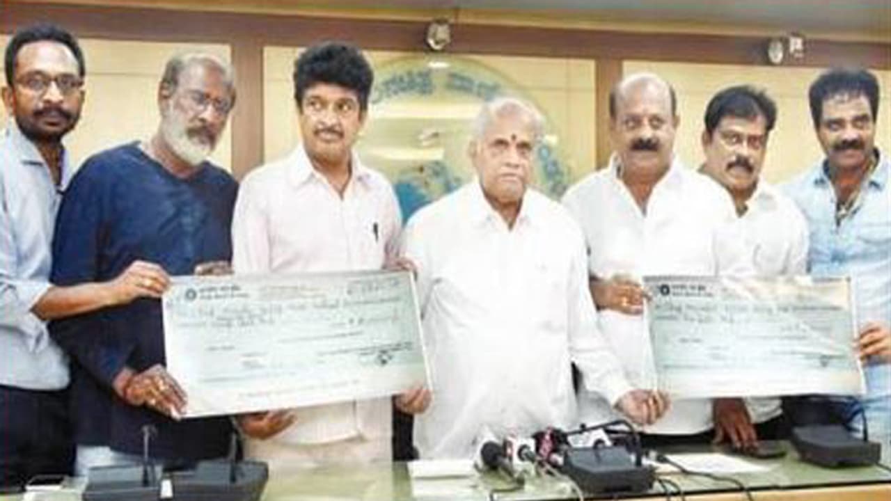 ಕೊಡಗು,ಕೇರಳಕ್ಕೆ ವಾಣಿಜ್ಯ ಮಂಡಳಿಯಿಂದ 25 ಲಕ್ಷ ರೂ.