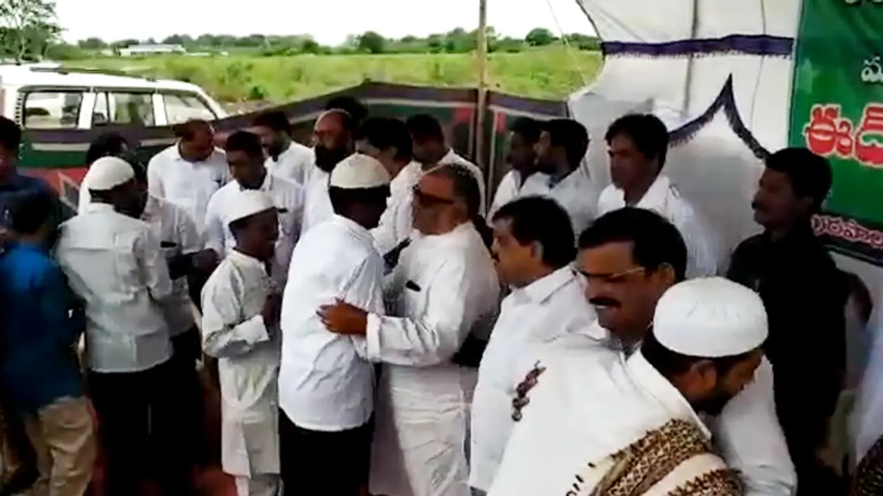 తాండూర్ బక్రీద్ వేడుకల్లో మంత్రి పట్నం మహేందర్ రెడ్డి (వీడియో)