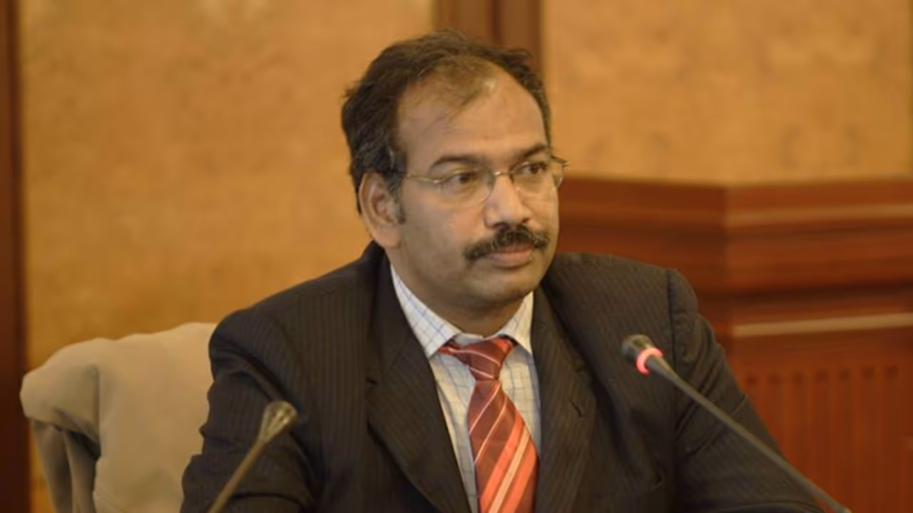 'കൊറോണ ട്വന്റി ട്വന്റി മാച്ച് അല്ല, ടെസ്റ്റ് മച്ചാണ്, ഇനിയും ഇന്നിങ്‌സുകൾ ഉണ്ടാകും': മുരളി തുമ്മാരുകുടി