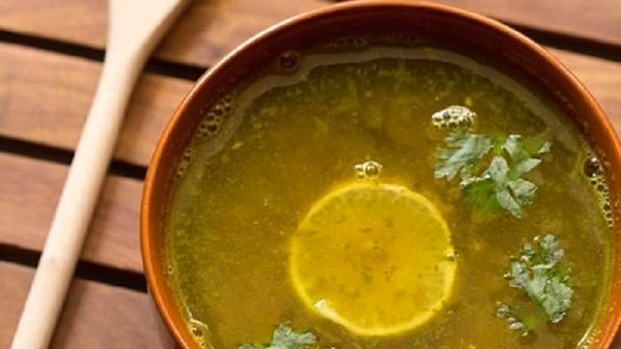 ನಿಂಬೆ ಹಣ್ಣಿನಂಥ ಹೆಣ್ಣೂ ಚೆಂದ, ಸಾರೂ ರುಚಿ ನಿಂಬೆ ಹಣ್ಣಿನಂಥ ಹೆಣ್ಣೂ ಚೆಂದ, ಸಾರೂ ರುಚಿ