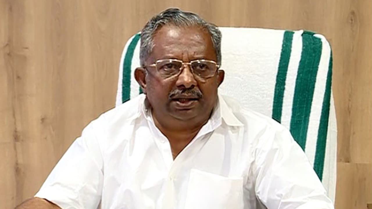 പ്രളയം രൂക്ഷമാവുമെന്ന് കരുതിയില്ല; മടങ്ങി വരവ് വൈകിയത് ടിക്കറ്റ് കിട്ടാത്തത് മൂലം: കെ രാജു പ്രളയം രൂക്ഷമാവുമെന്ന് കരുതിയില്ല; മടങ്ങി വരവ് വൈകിയത് ടിക്കറ്റ് കിട്ടാത്തത് മൂലം: കെ രാജു