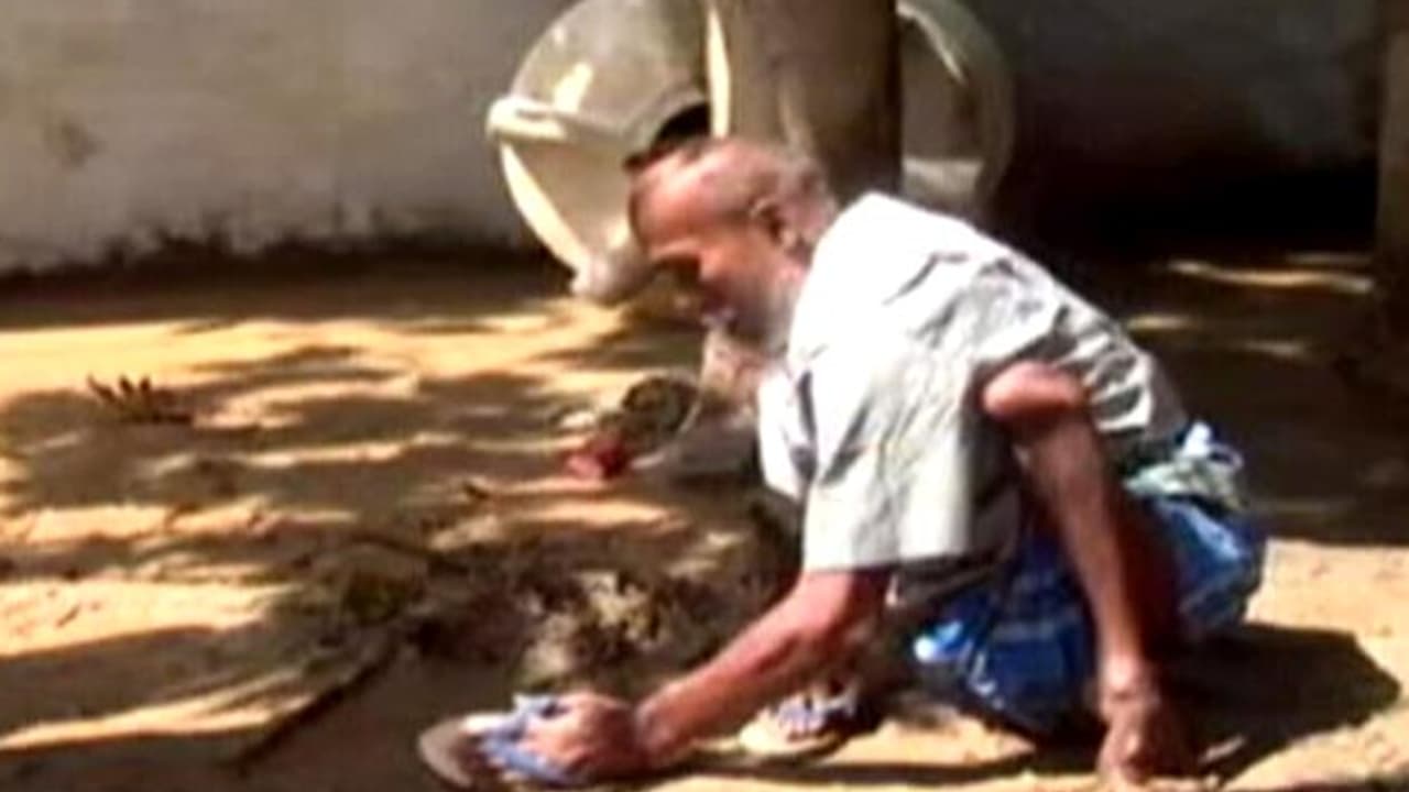 ഇത് ചിന്നദുരെയല്ല, കാലുകള്ക്ക് സ്വാധീനമില്ലാതെ ഒരു ജീവന് രക്ഷിച്ച പെരിയദുരെ ഇത് ചിന്നദുരെയല്ല, കാലുകള്ക്ക് സ്വാധീനമില്ലാതെ ഒരു ജീവന് രക്ഷിച്ച പെരിയദുരെ