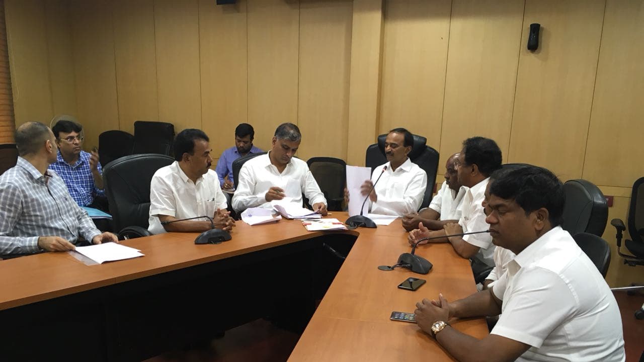 తెలంగాణ రేషన్ డీలర్లకు శుభవార్త (వీడియో) తెలంగాణ రేషన్ డీలర్లకు శుభవార్త (వీడియో)