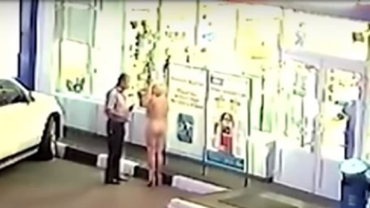 ಬೆತ್ತಲೆ ಮಾಡೆಲ್ನೊಂದಿಗೆ ಬಾರ್ ಹೋದ ಜಡ್ಜ್! ಬೆತ್ತಲೆ ಮಾಡೆಲ್ನೊಂದಿಗೆ ಬಾರ್ ಹೋದ ಜಡ್ಜ್!