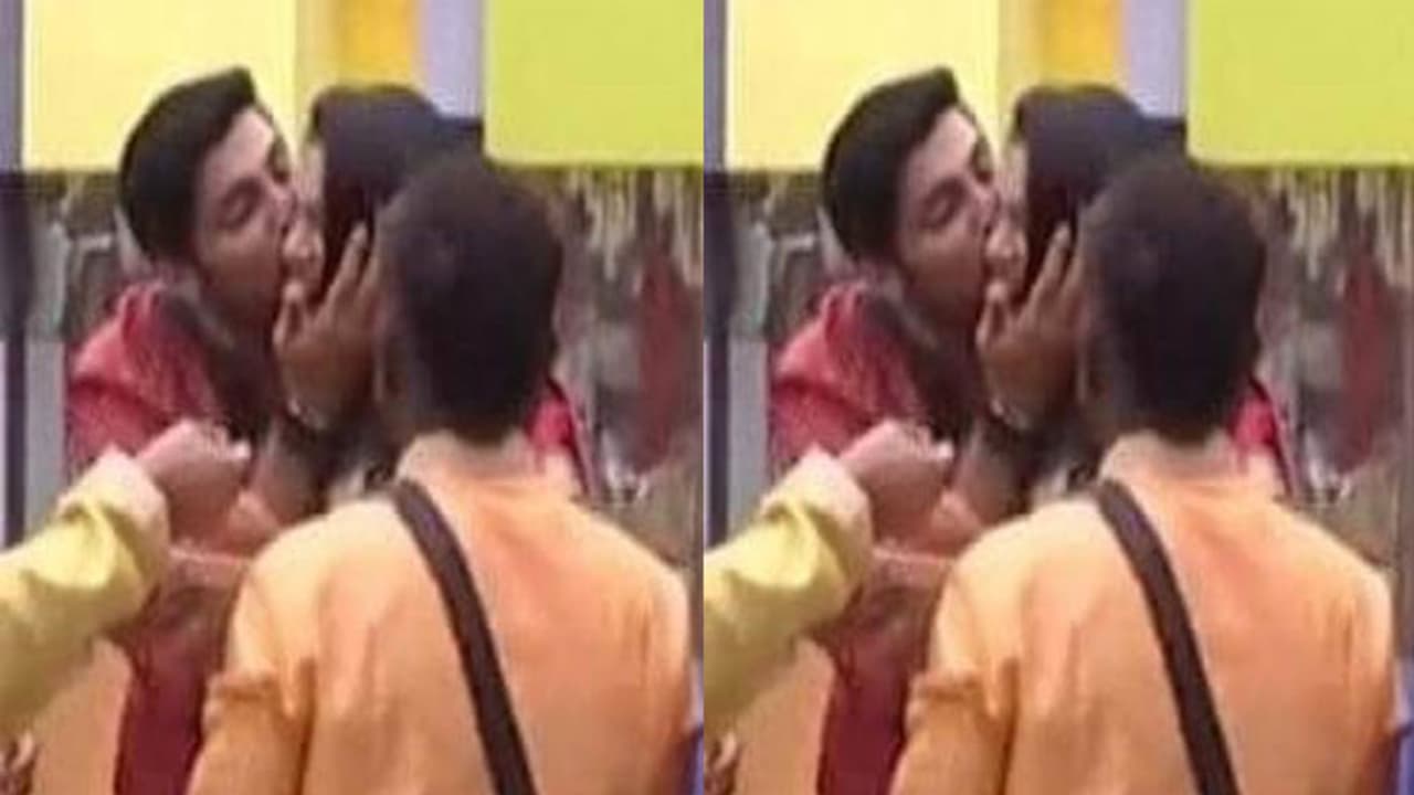 బిగ్ బాస్2: గీతకు సామ్రాట్ ముద్దు.. సోషల్ మీడియాలో వైరల్! బిగ్ బాస్2: గీతకు సామ్రాట్ ముద్దు.. సోషల్ మీడియాలో వైరల్!