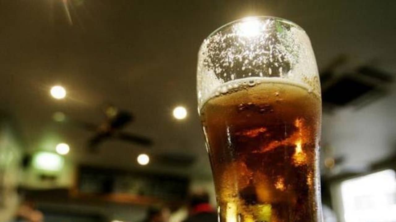 ಲೋಕಸಮರದ ಝಳ: ಬಿಯರ್ ದರದಲ್ಲಿ ಭಾರೀ ಹೆಚ್ಚಳ! ಲೋಕಸಮರದ ಝಳ: ಬಿಯರ್ ದರದಲ್ಲಿ ಭಾರೀ ಹೆಚ್ಚಳ!